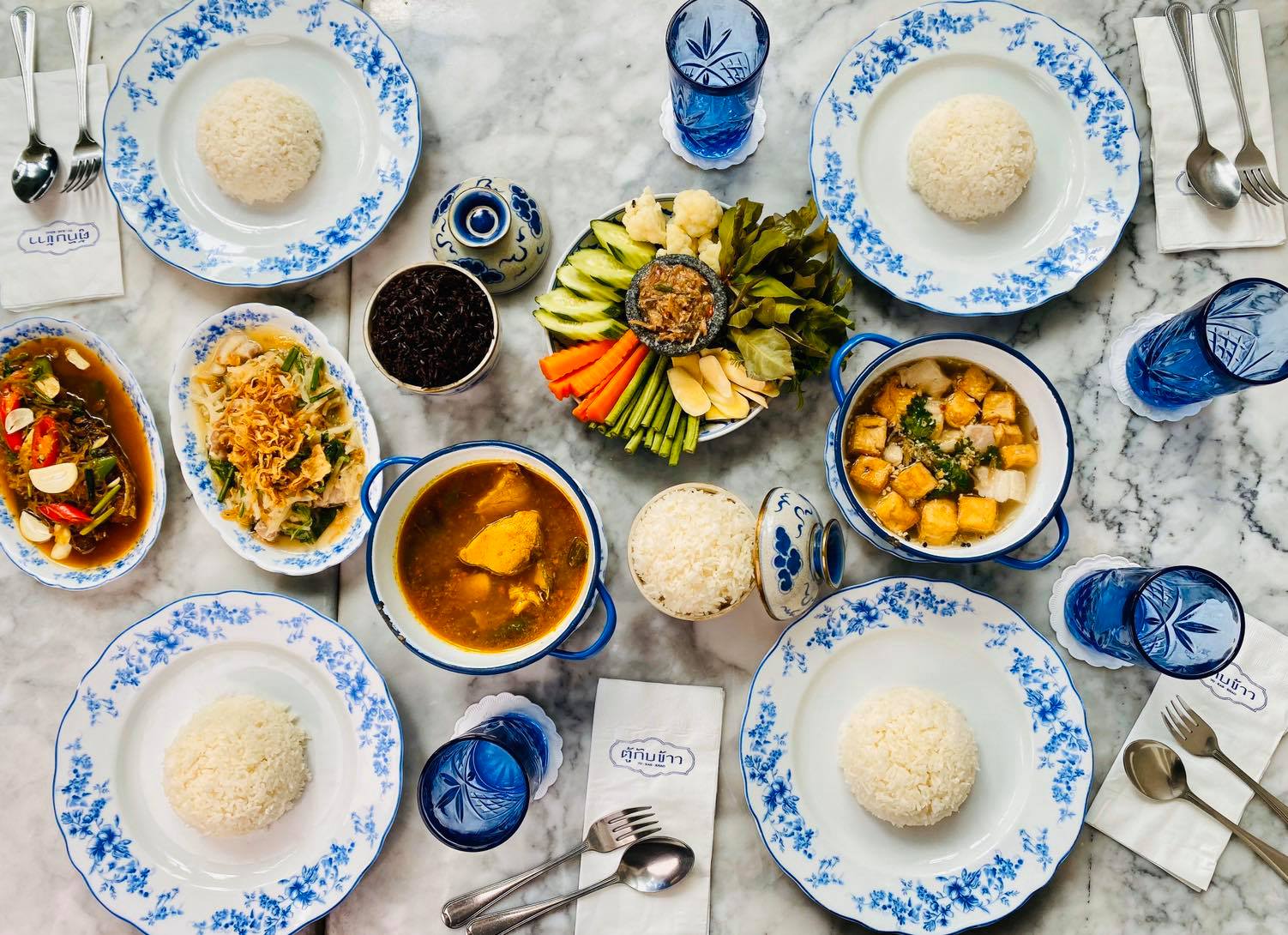 櫥櫃咖哩螃蟹泰南料理｜米其林餐盤